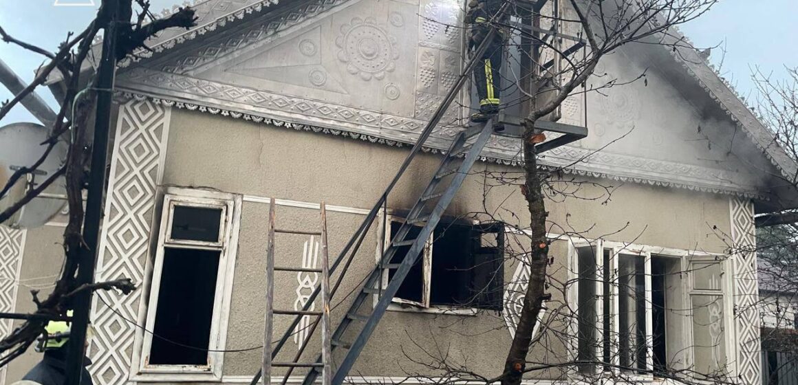 Під час пожежі житлового будинку на Косівщині виявили тіло жінки
