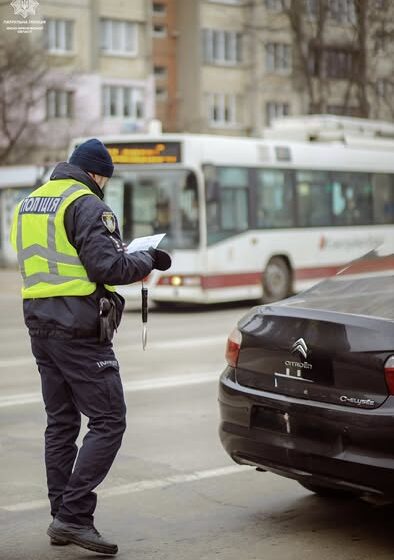 Інспектори проводять профілактичні заходи серед пасажирських та вантажних перевізників