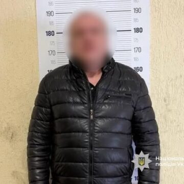 Поліцейські Івано-Франківська оперативно затримали підозрюваного у нанесенні ножового поранення знайомому