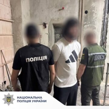 Вимагав «данину» у місцях позбавлення волі: прикарпатські поліцейські скерували до суду обвинувальний акт щодо кримінального авторитета