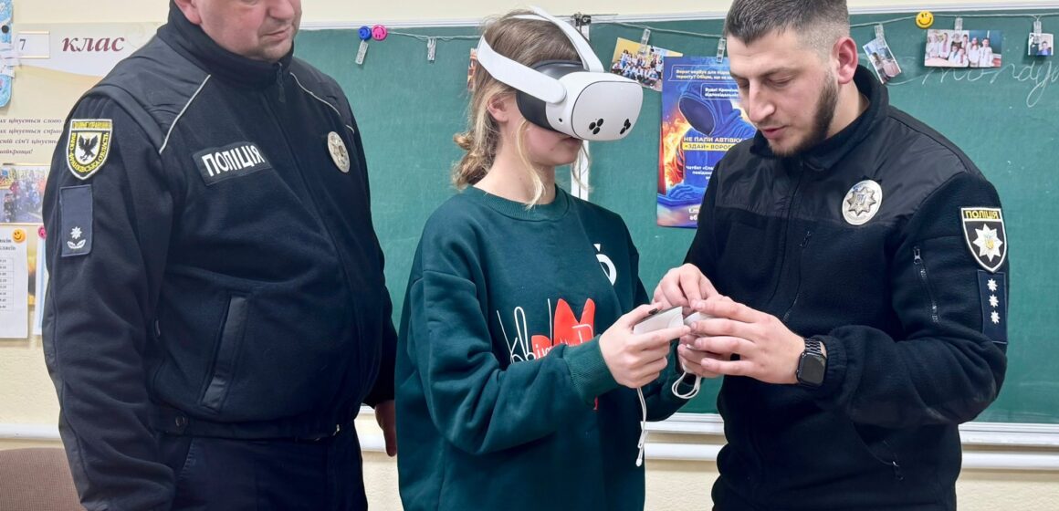 Відпрацьовували правила безпеки та навчалися правильно діяти в різних ситуаціях: ювенальні поліцейські провели урок для підлітків