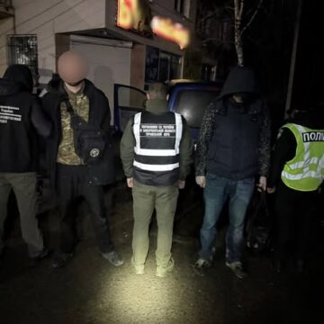 За сім тисяч доларів США 29-річний житель Івано-Франківщини намагався незаконно переправити до Румунії 24-річного жителя Закарпаття