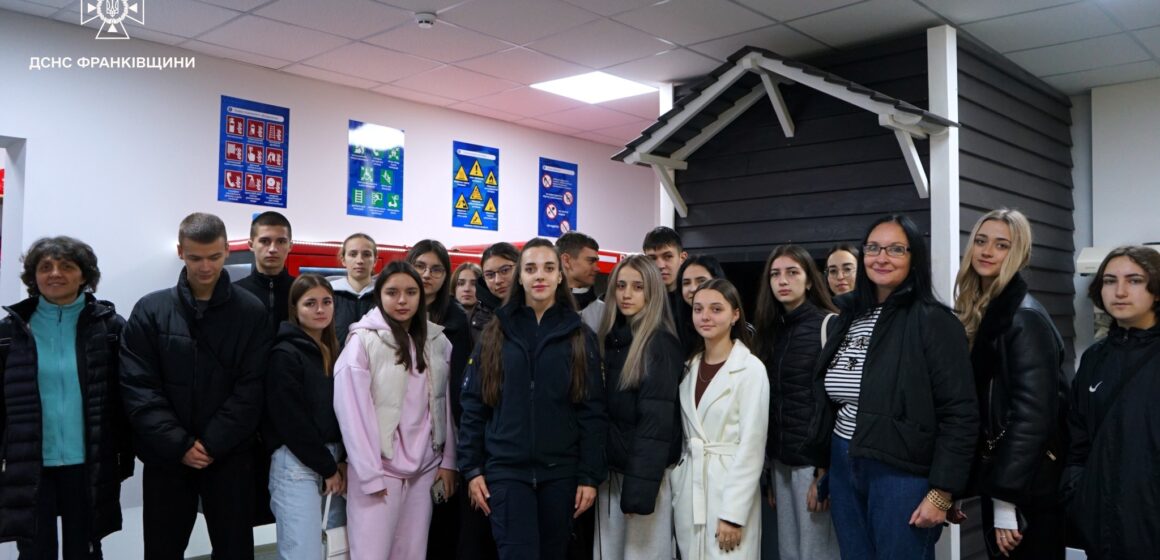 Студенти Карпатського коледжу відвідали клас безпеки рятувальників Прикарпаття