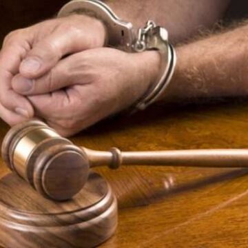 За шахрайство та крадіжку засуджено 33-річного жителя Калуша