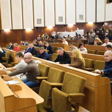 В Івано-Франківській громаді збільшили зарплати працівникам дошкілля, виплати талановитим учням та премії педагогам, які підготували переможців олімпіад
