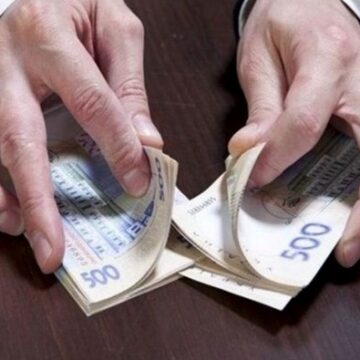 Алкоголь та ресторани в Буковелі: керівників профспілок одного з підприємств газової галузі викрили на схемі зловжинь Алкоголь та ресторани в Буковелі: керівників профспілок одного з підприємств газової галузі викрили на схемі зловжинь