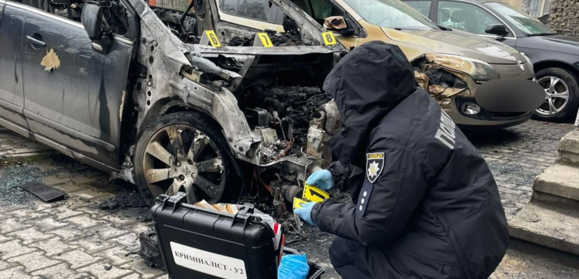 В Івано-Франківську горів автомобіль: поліція встановлює причини (ФОТО)