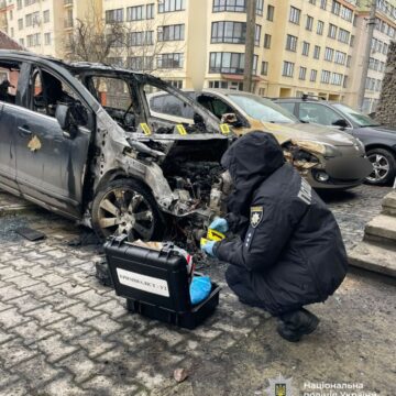 В Івано-Франківську горів автомобіль: поліція встановлює причини (ФОТО)