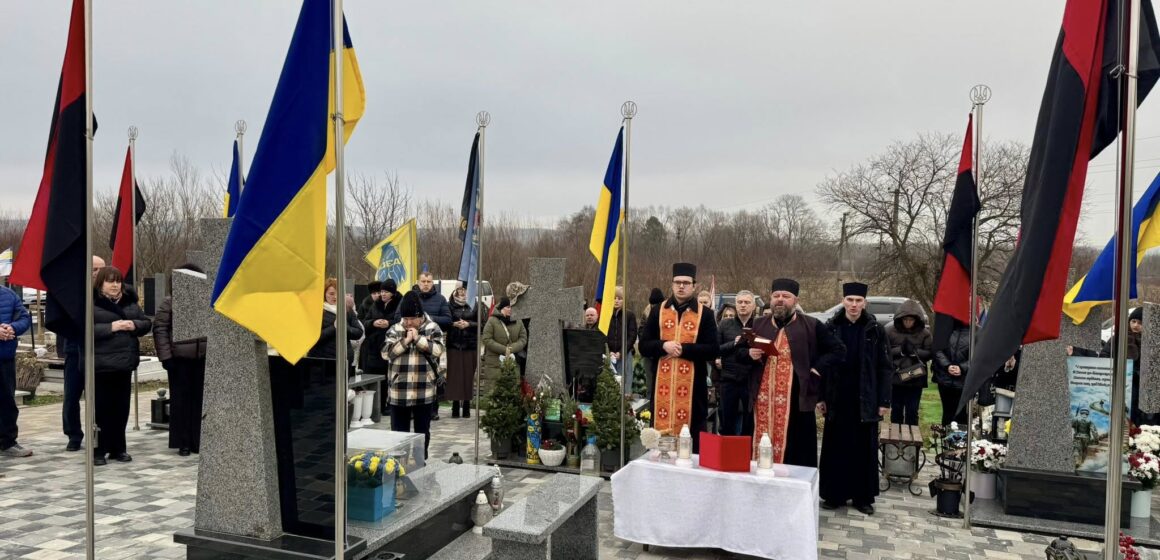 У Бурштині освятили пам’ятники одинадцятьом полеглим захисникам