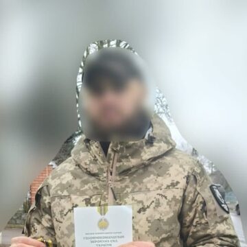 Військовий 102 бригади ТрО нагороджений відзнакою кращого сержанта Збройних Сил України