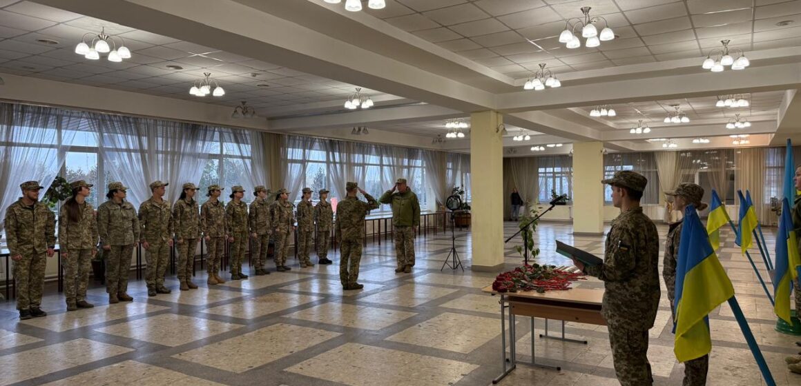 33 випускники кафедри військової підготовки КНУВС склали присягу на вірність Україні