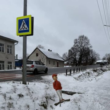 Невідомі особи пошкодили дорожні знаки в Боднарові – водіїв закликають бути уважними