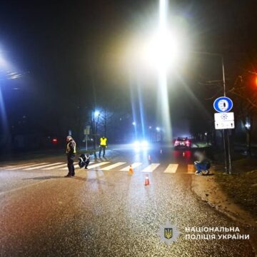 На Прикарпатті в ДТП постраждали двоє пішоходів: поліцейські встановлюють обставини аварій