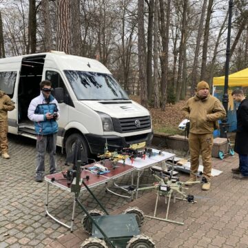 Наземні роботизовані комплекси, дрони, кінологи та зброя: у Івано-Франківську відбувся другий за ліком «Дрон-пікнік»