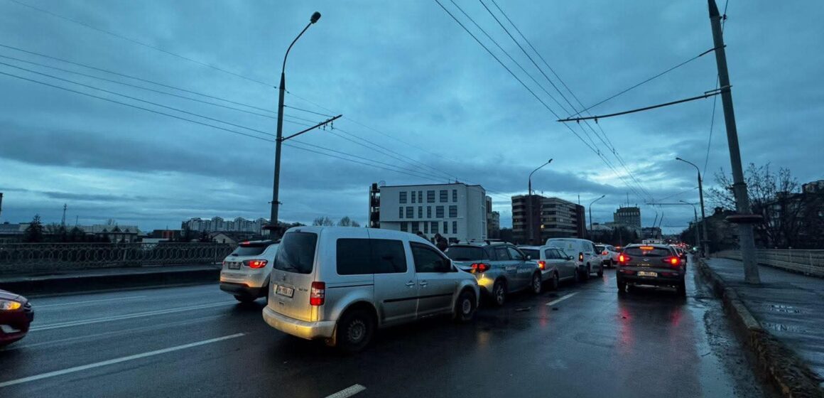 В Івано-Франківську сталася ланцюгова ДТП за участі чотирьох авто В Івано-Франківську сталася ланцюгова ДТП за участі чотирьох авто