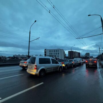В Івано-Франківську сталася ланцюгова ДТП за участі чотирьох авто