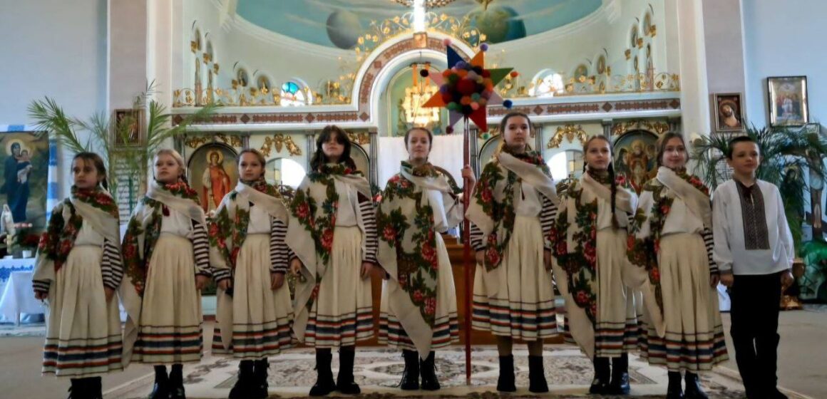 Збереження різдвяних традицій: у Калуській громаді відбувся І етап обласного конкурсу фольклорно-етнографічних колективів