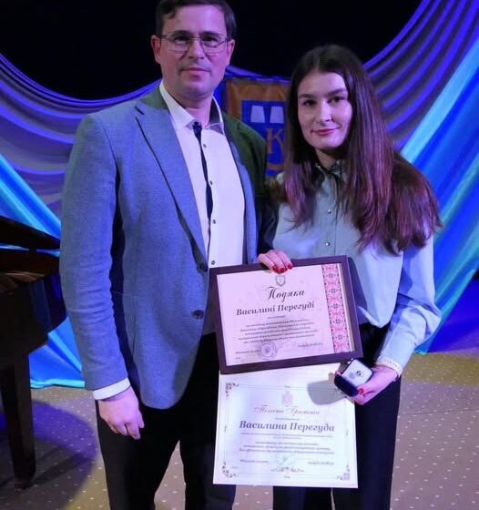Любов сильніша за біль: у Калуші вшанували Василину Перегуду, яка втілила мрію загиблого чоловіка-Героя