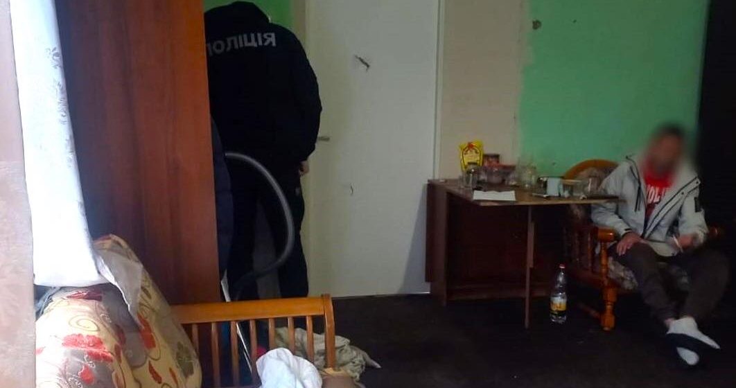Поліцейські Коломийщини повідомили про підозру чоловікові, який смертельно травмував односельця