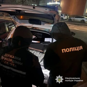 Залучили керівників благодійних організацій та жителів Івано-Франківської області: працівники ДСР викрили групу осіб, які побудували бізнес на «гуманітарних авто» Залучили керівників благодійних організацій та жителів Івано-Франківської області: працівники ДСР викрили групу осіб, які побудували бізнес на «гуманітарних авто»
