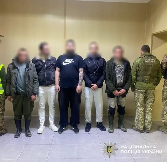Поліцейські Прикарпаття викрили двох чоловіків, які організували канал незаконного переправлення військовозобов’язаних через державний кордон