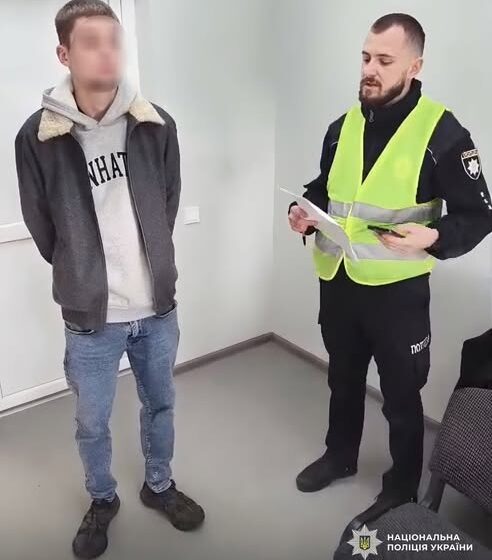 На Львівщині поліцейські повідомили про підозру зловмисникам, які нанесли тілесні ушкодження чотирьом артистами одного з прикарпатських народних ансамблів, які поверталися з гастрольного туру