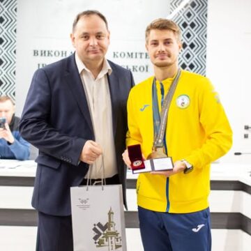 Нагрудними знаками «Гордість Івано-Франківської громади» нагородили видатних спортсменів