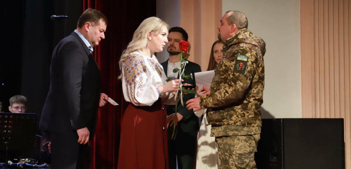 Світлана Онищук привітала військовослужбовців та волонтерів з нагоди Дня Збройних сил України та Міжнародного дня волонтера