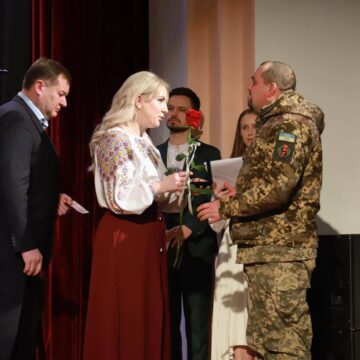 Світлана Онищук привітала військовослужбовців та волонтерів з нагоди Дня Збройних сил України та Міжнародного дня волонтера
