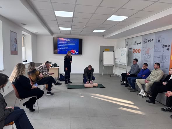 На одному з підприємств міста провели практичне навчання з домедичної допомоги в умовах воєнного стану На одному з підприємств міста провели практичне навчання з домедичної допомоги в умовах воєнного стану