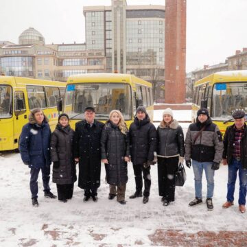 Три громади Прикарпаття отримали нові шкільні автобуси