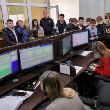 Прикарпатські поліцейські провели пізнавальну екскурсію для ліцеїстів