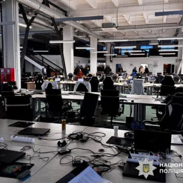 Діяли у Києві, Дніпрі та Івано-Франківську: поліція викрила транснаціональну шахрайську мережу, яка ошукала іноземців майже на 50 000 000 гривень Діяли у Києві, Дніпрі та Івано-Франківську: поліція викрила транснаціональну шахрайську мережу, яка ошукала іноземців майже на 50 000 000 гривень