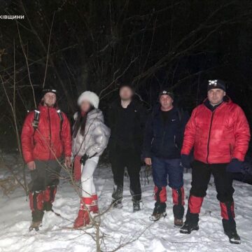 У новорічну ніч у лісі поблизу Яремче заблукали двоє туристів із Сум У новорічну ніч у лісі поблизу Яремче заблукали двоє туристів із Сум
