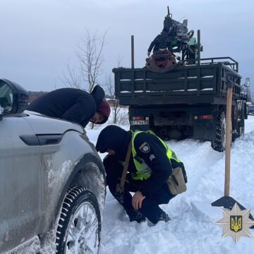 В кількох громадах області рух транспорту залишається ускладненим В кількох громадах області рух транспорту залишається ускладненим