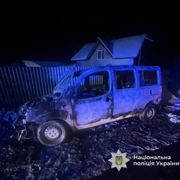 Захотів зігрітись: на Калущині 19-річний юнак підпалив автомобіль (ФОТО)