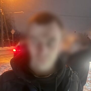 В Івано-Франківську водій легковика з битою напав на комунальника В Івано-Франківську водій легковика з битою напав на комунальника