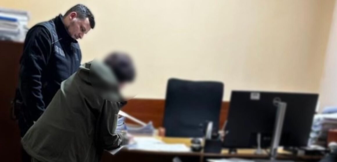 Сімейний «підряд»: На Франківщині викрили схему розкрадання пального в управлінні освіти