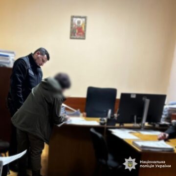 Сімейний «підряд»: На Франківщині викрили схему розкрадання пального в управлінні освіти