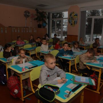 Школи Косівського району переходять на дистанційне навчання через холод і відключення Школи Косівського району переходять на дистанційне навчання через холод і відключення