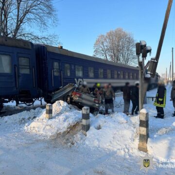 На Городенківщині легковик зіткнувся з потягом На Городенківщині легковик зіткнувся з потягом
