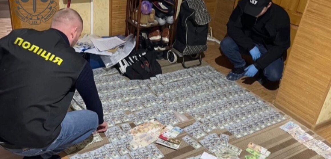 $2000 за науковий ступінь: у прикарпатському виші викрили корупційну схему
