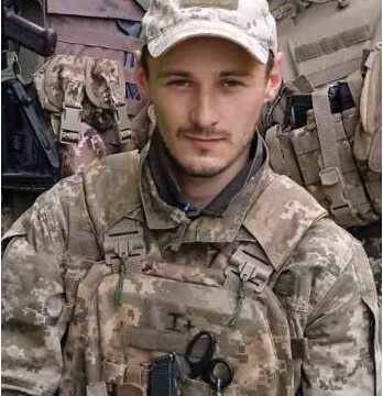 Матері полеглого воїна Петра Бабінчука з Лисця вручили відзнаку сина «Золотий хрест»