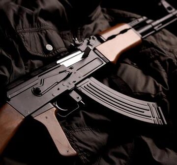 На Прикарпатті судили пенсіонерку з Верховинщини, яка закопала на подвір’ї автомат