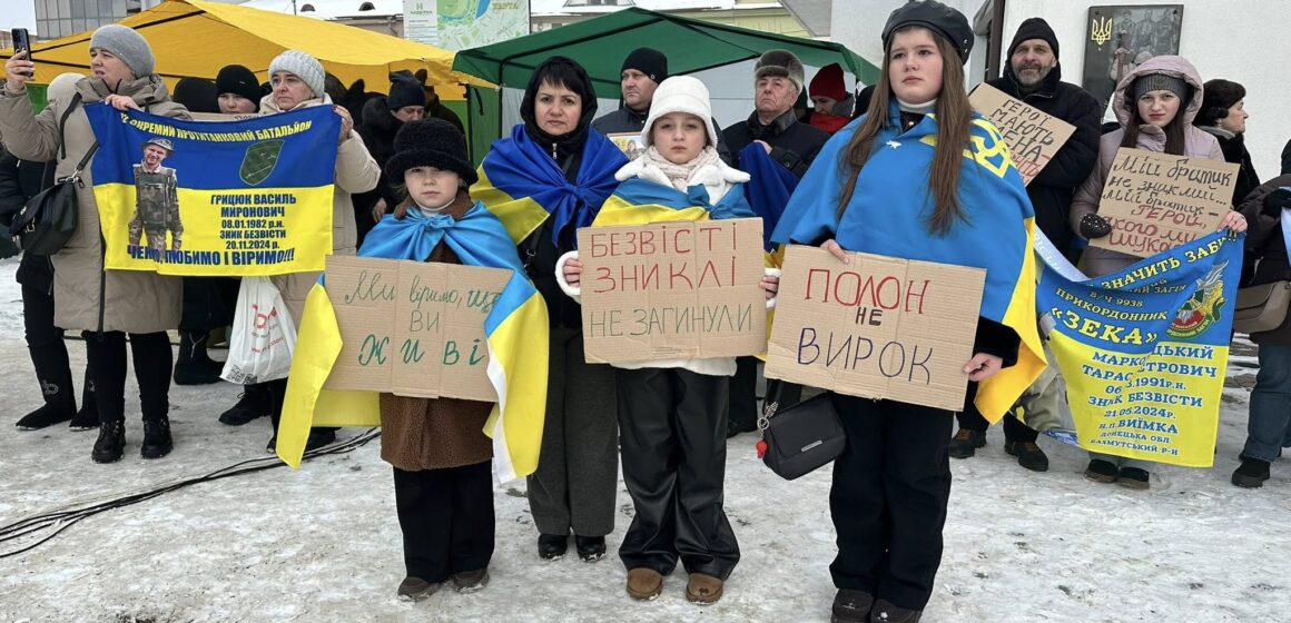 У Надвірній відбулася акція-нагадування про полонених та зниклих безвісти військовослужбовців