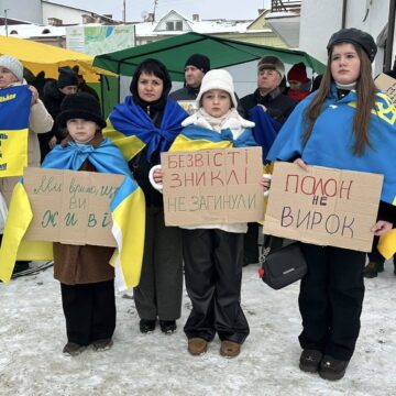 У Надвірній відбулася акція-нагадування про полонених та зниклих безвісти військовослужбовців