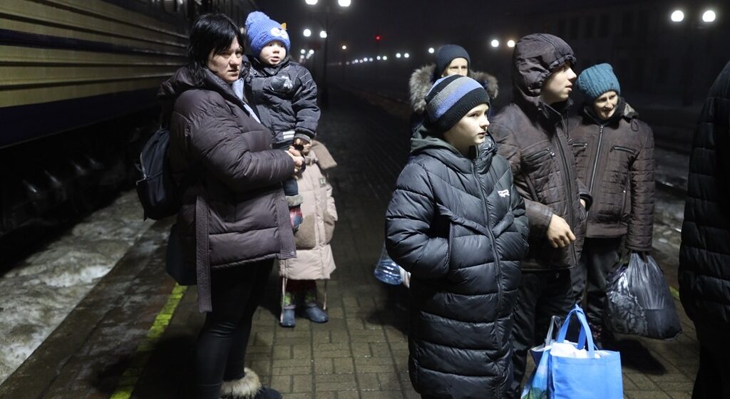 З прифронтових областей на Прикарпаття евакуйовано 18 людей, серед яких – 9 діток