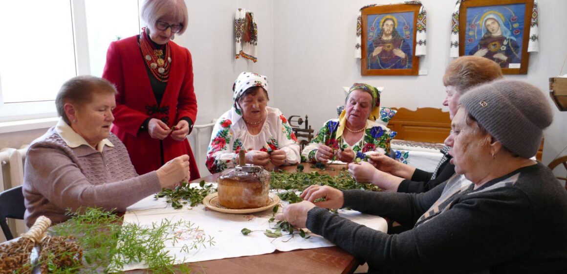 Традиція, яка почала занепадати: у Калуші відтворили бойківське весілля