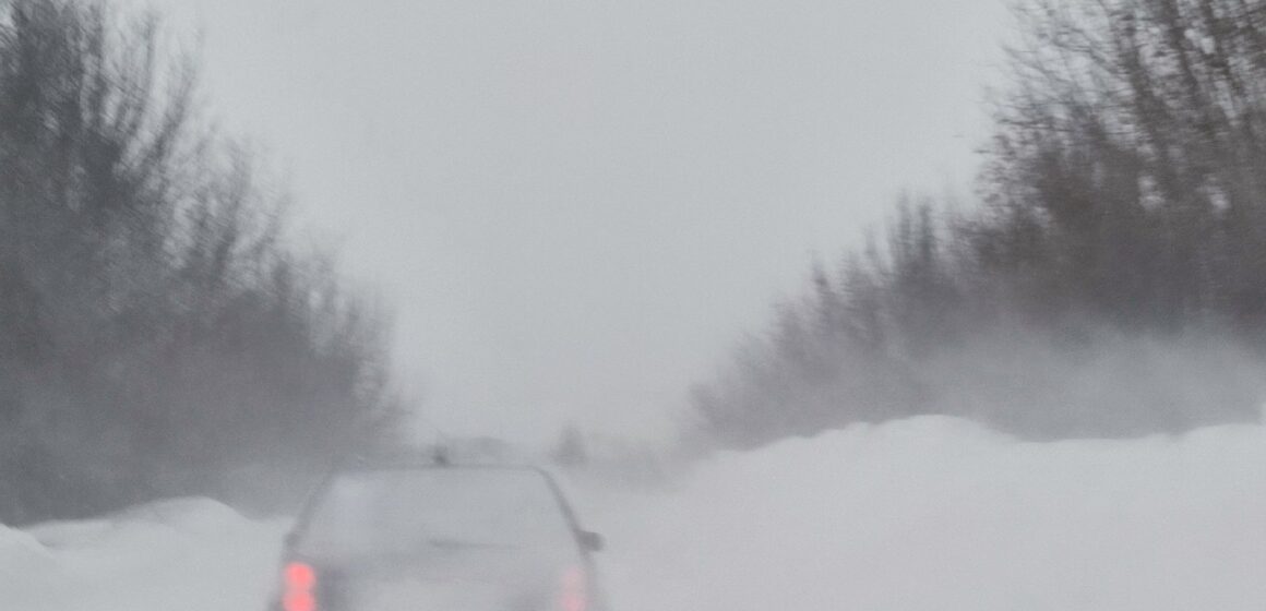 На Городенківщині сніг знову замів дороги до двох населених пунктів
