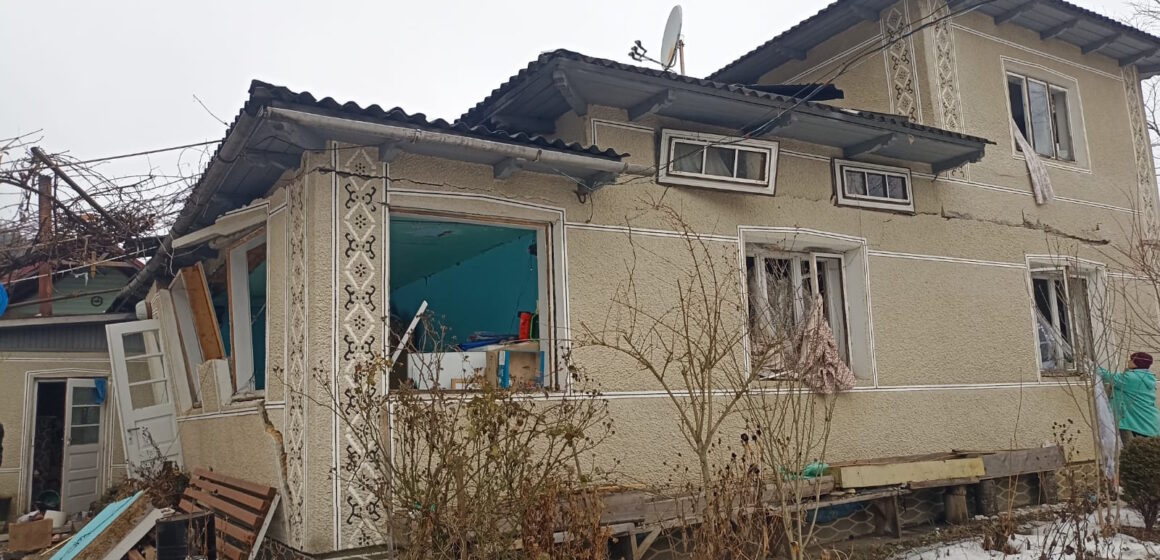 На Верховинщині у приватному господарстві стався вибух, частково зруйновано будинок, попередньо двоє людей травмовані